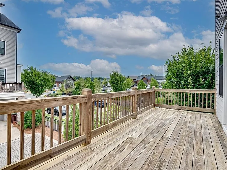 398 Concord St — Photo 21