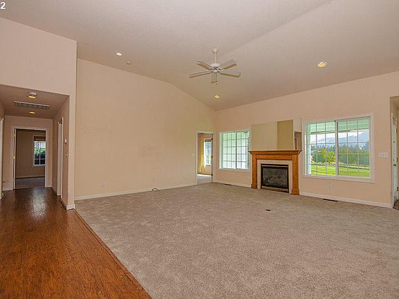 4th image of 536 Saint Andrews Ct