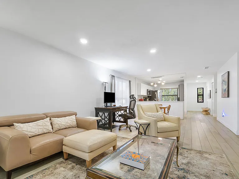 8436 Cypress Ln #7H — Photo 12