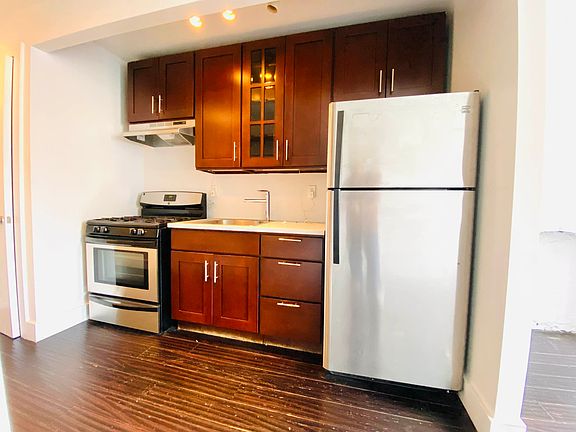 4th image of 644 10th Ave APT 4S