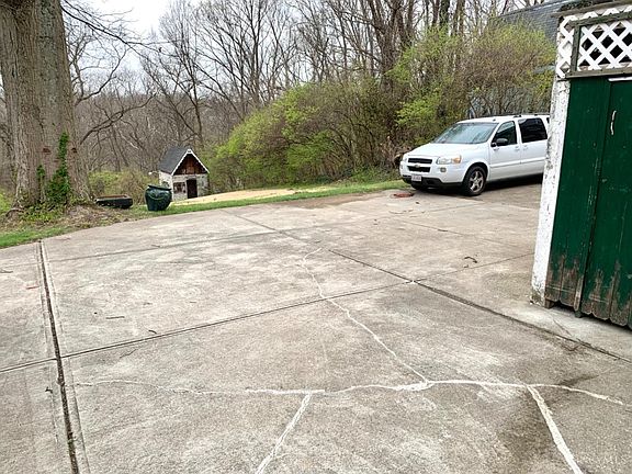 4th image of 703 Rosemont Ave