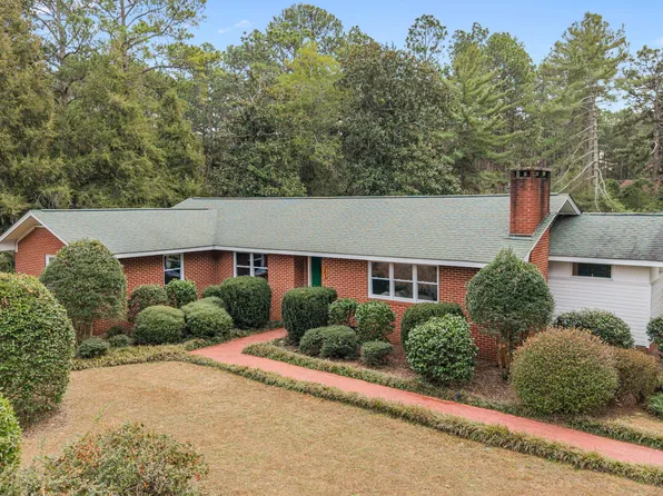 203 McDairmid Rd, Pinehurst, NC 28374