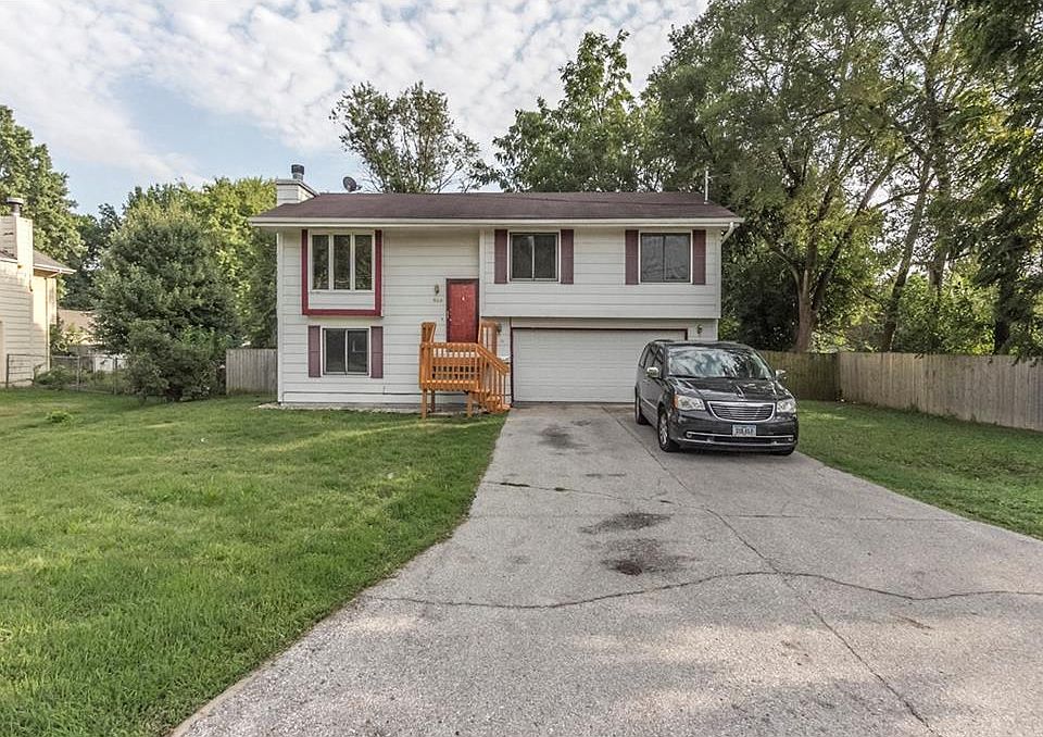 1st image of 325 Fleetwood Dr