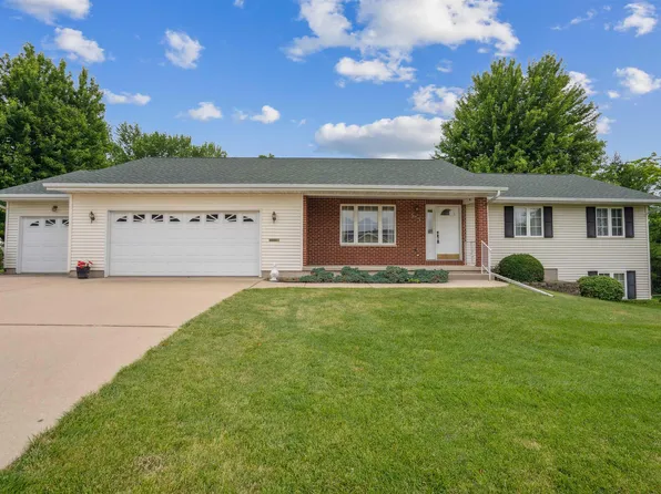 513 14th Ave NE, Independence, IA 50644