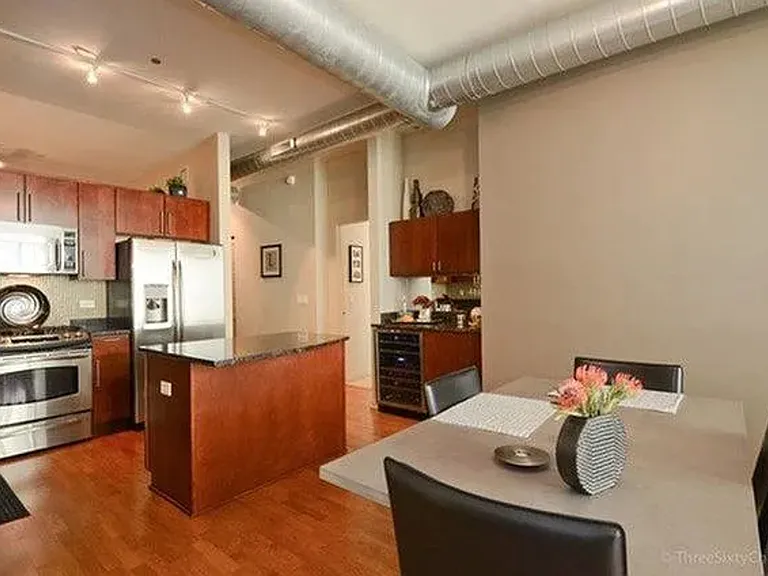 700 N Larrabee St #2013 — Photo 3