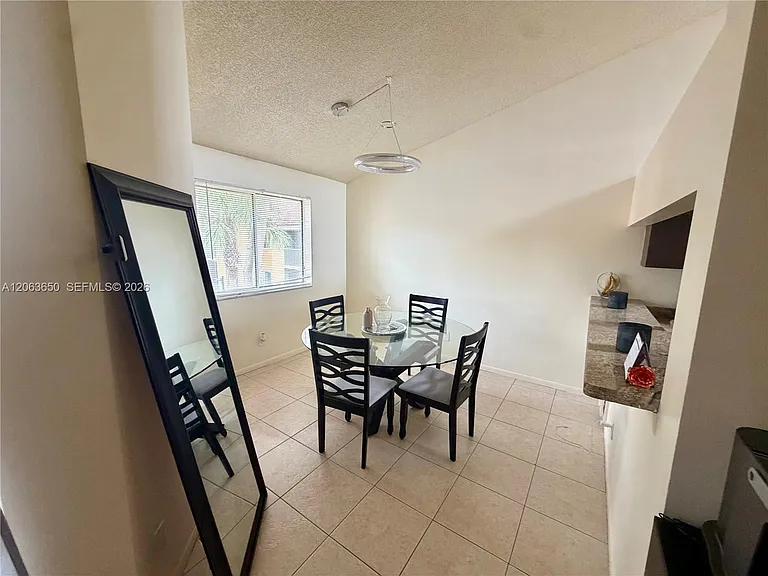 1012 Coral Club Dr #1012 — Photo 5