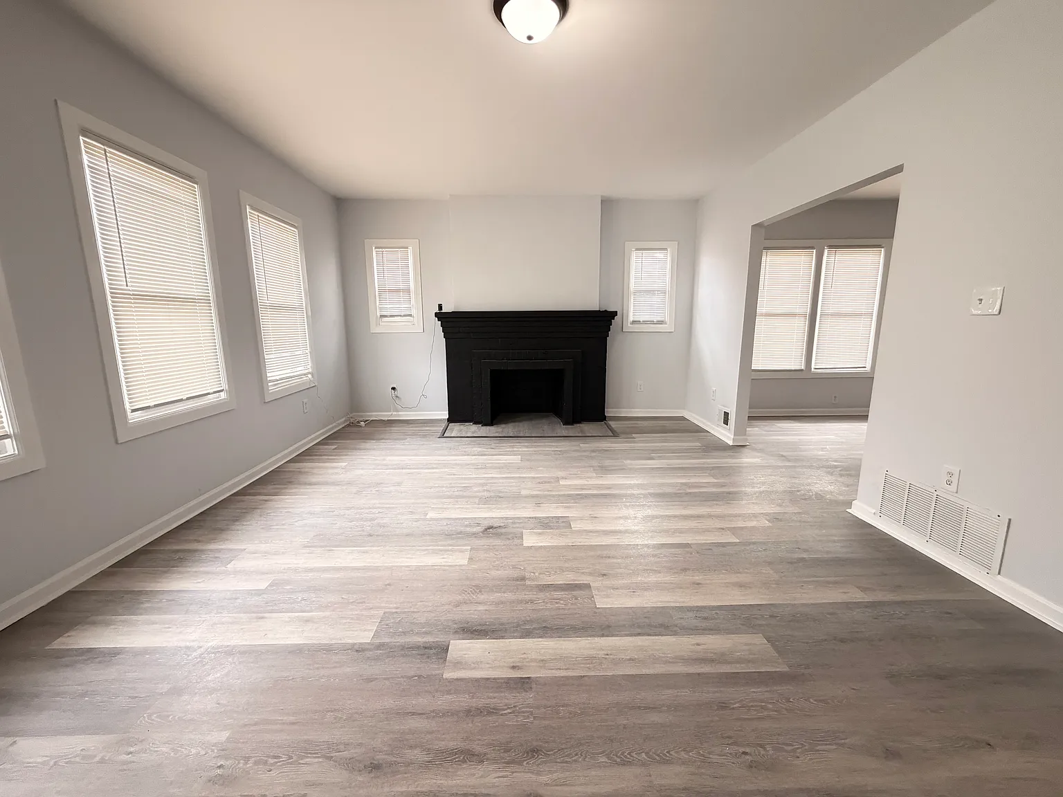 3 bed, 3900 sqft, $1,500 — Photo 4