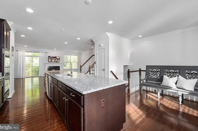 1319 Gilmore St — Photo 11