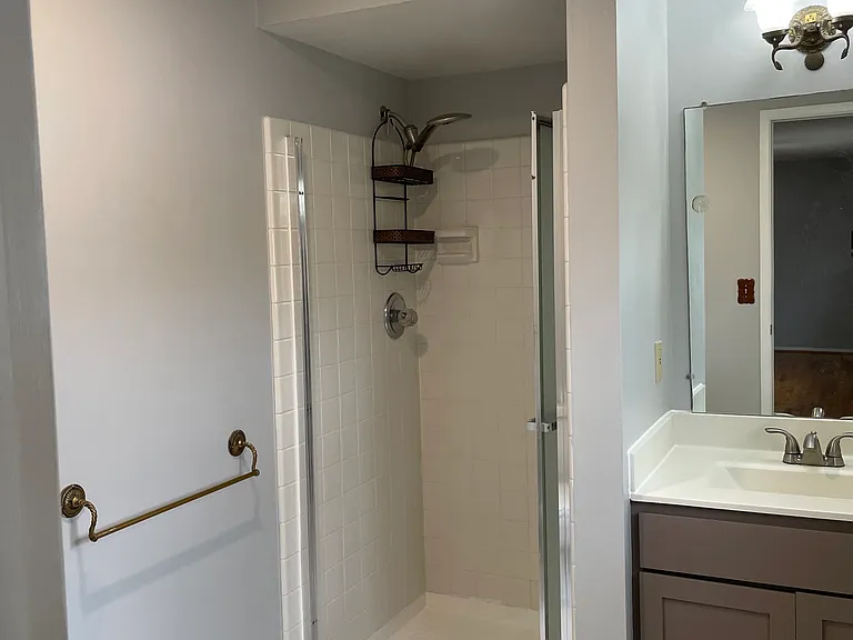 1911 Smallbrook Dr — Photo 18