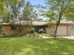 2525 Saint Thomas Dr, Lincoln, NE 68502