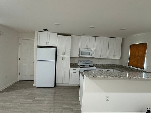 4th image of 3722 Country Rose Ln
