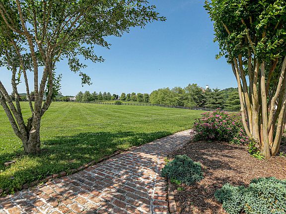 5th image of 3216 Baker Ln