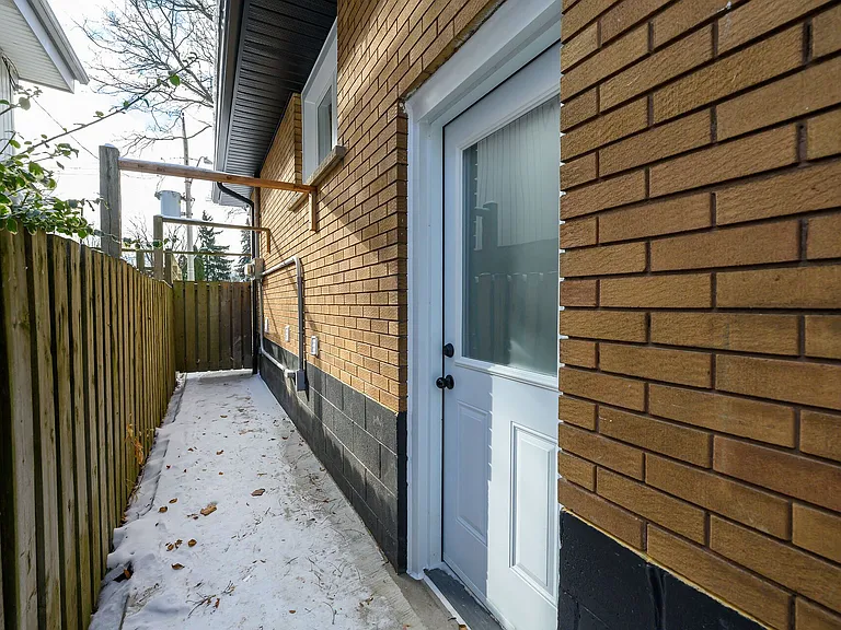 40 Westaway Pl #LOWER — Photo 12