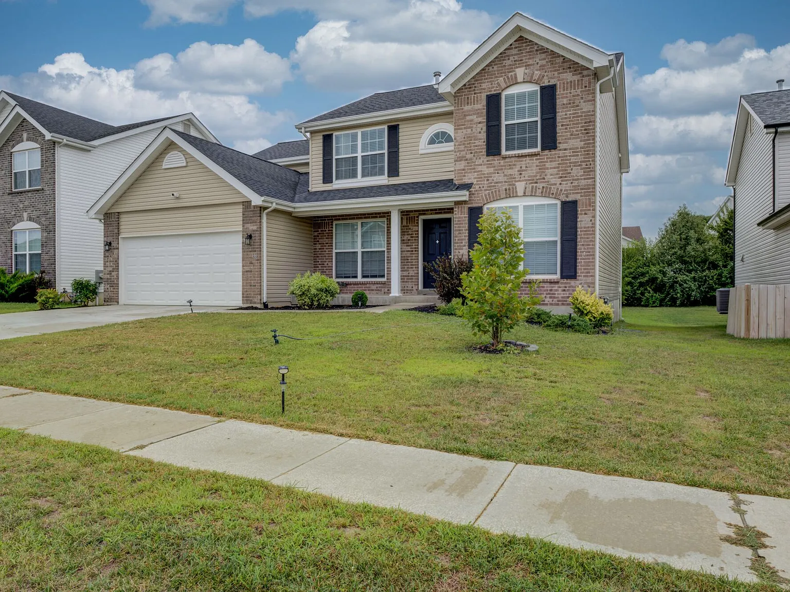 4 bed, 2836 sqft, $2,800 — Photo 2