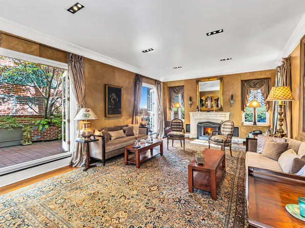 444 East 52nd Street image 4 of 24