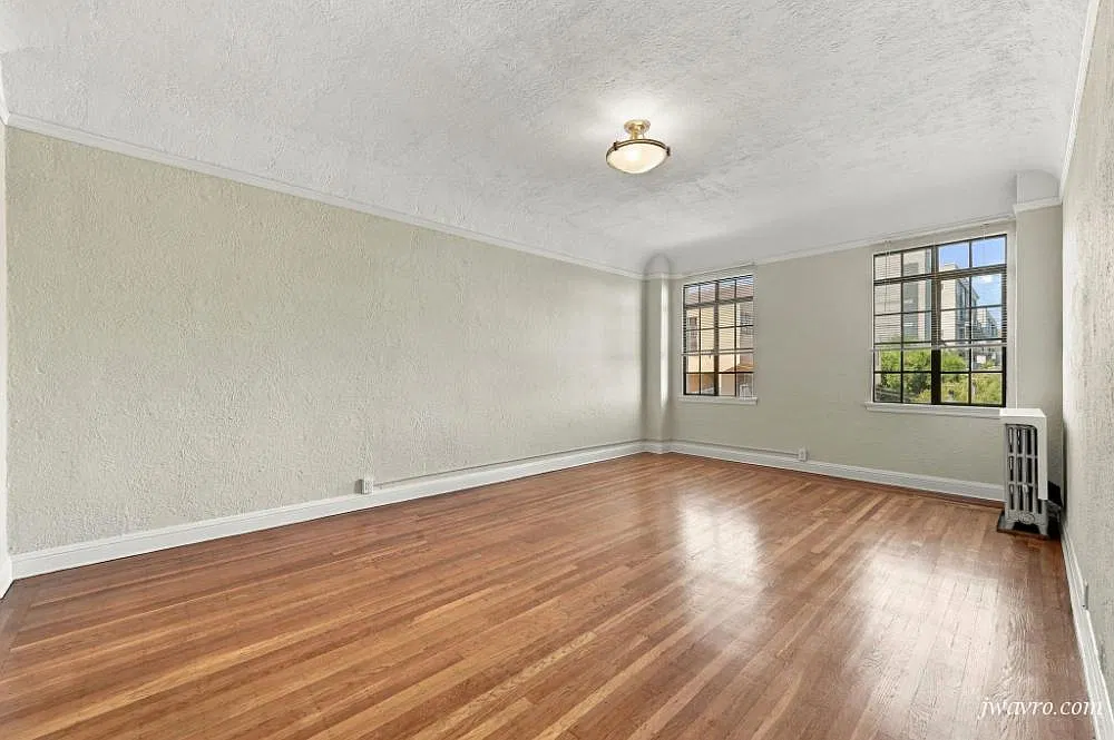 Must See Remodeled Large 1bd! Convenient Location! — Photo 2