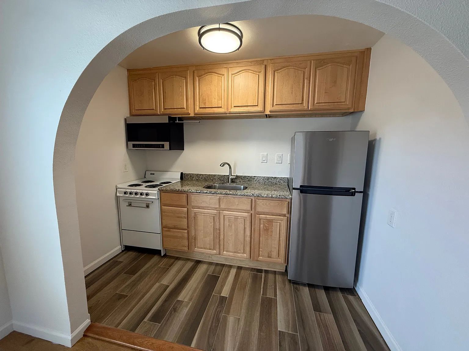 1 bed, 400 sqft, $2,100 — Photo 2
