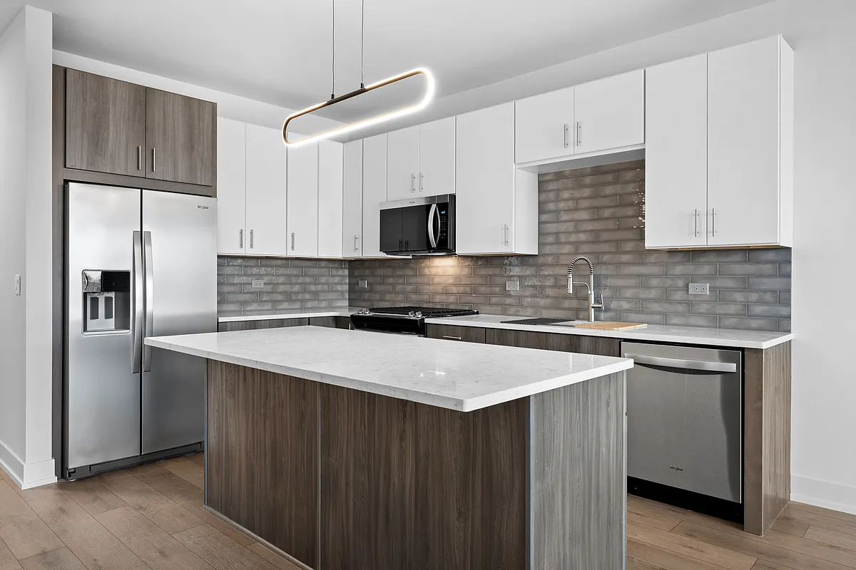 Building Photo - 27 W Park Blvd #307