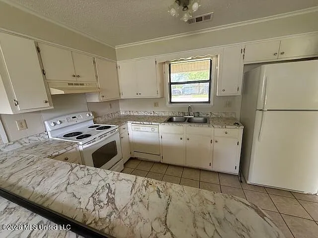 3 bed, 2.0 bath, 1300 sqft, $1,500 — Photo 4