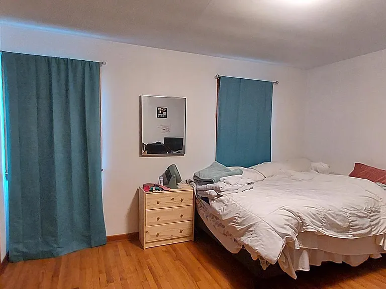 566 Clarence Ave — Photo 6