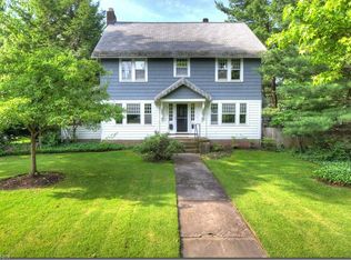 2884 Coleridge Rd, Cleveland Heights, OH 44118