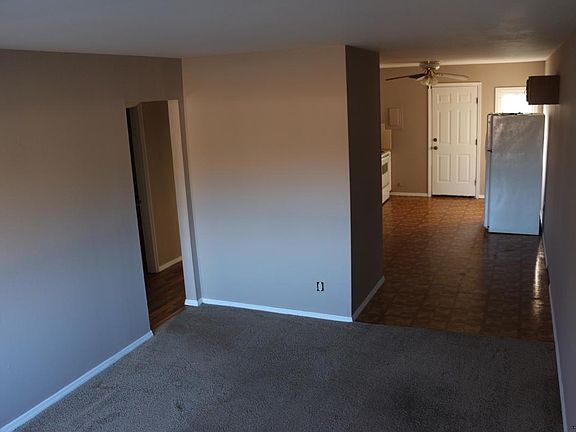2nd image of 905 N Fairlawn Cir E