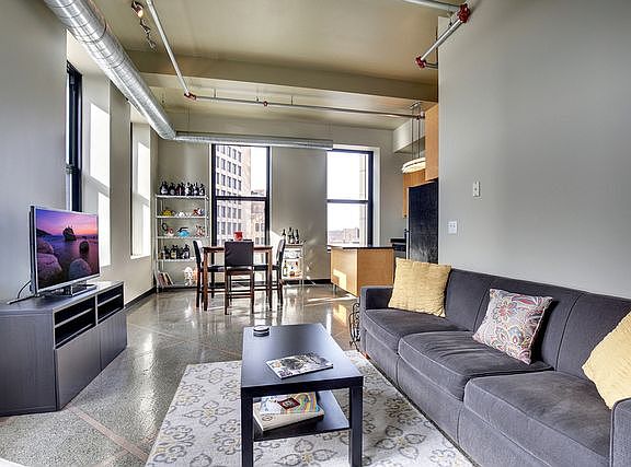 2nd image of 350 Saint Peter St Unit 809