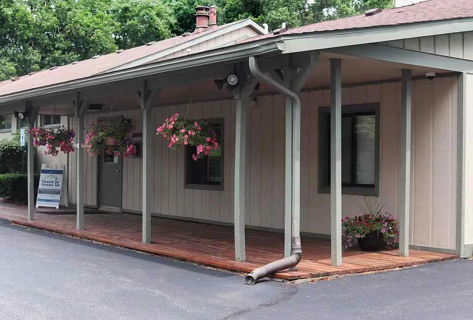 Belleville Manor