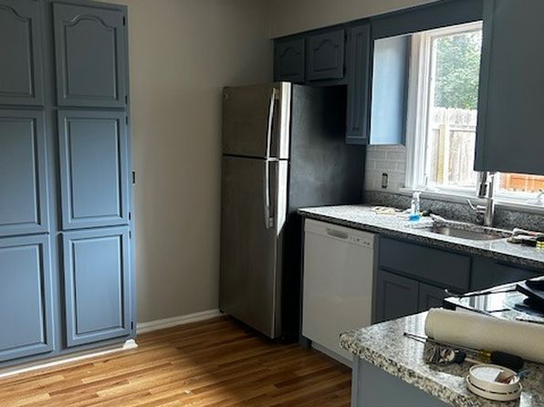 103 E Poplar Dr #103