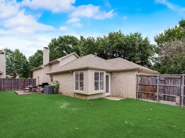Village Green Dr — Photo 26