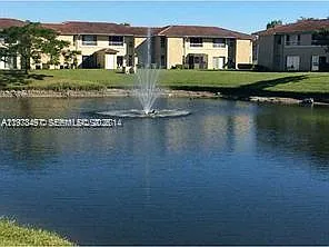 918 Twin Lakes Dr #8-M — Photo 2