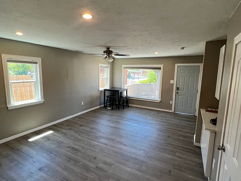 530 N 800 W — Photo 3