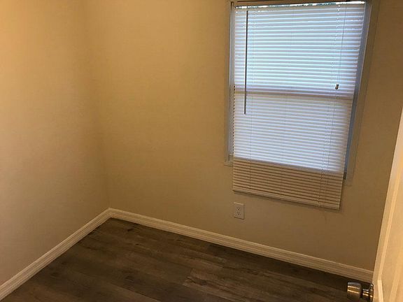 4th image of 4317 Worth St