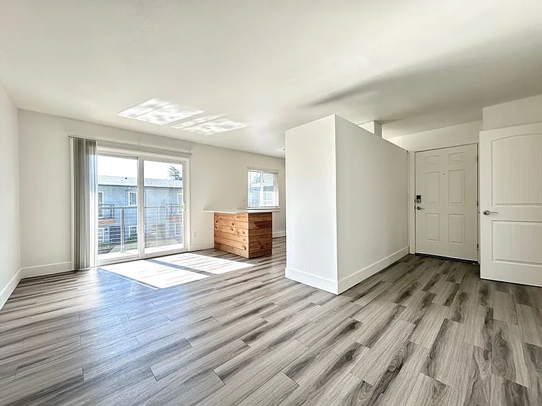 J3 Apartments — Photo 18