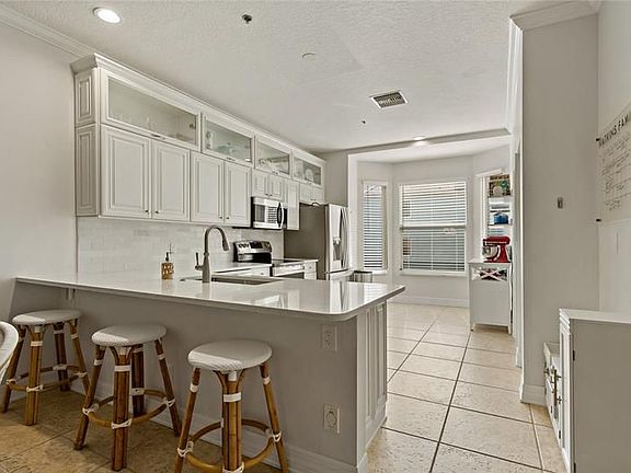 4th image of 1047 Pinellas Bayway S