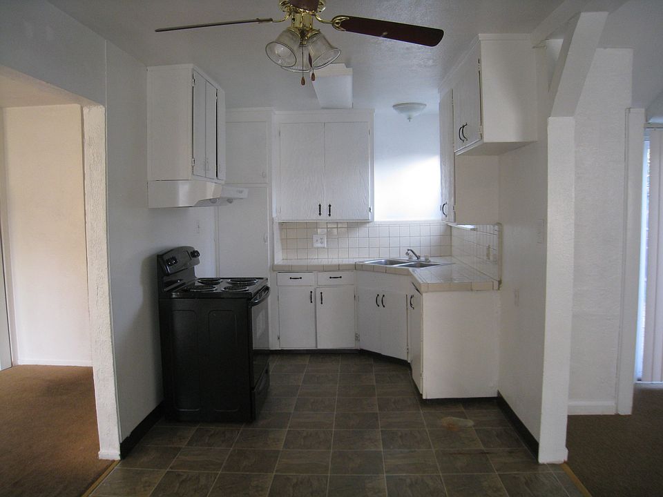 2nd image of 2341 W Willow St
