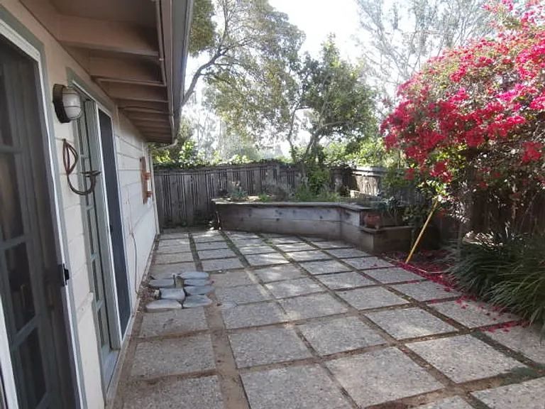 2542 Crescent Ave — Photo 2