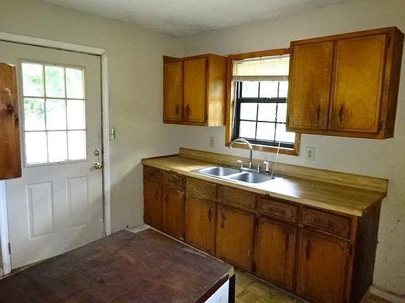 5th image of 3209 Tammy Lynn Dr SW