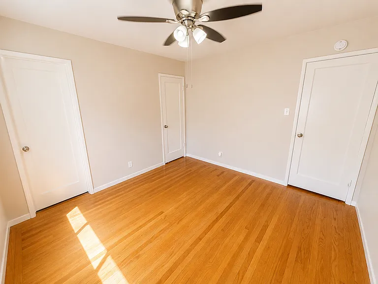 Fort Sutter Manor, Classic Midtown Living! — Photo 33
