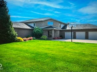 9398 W Mirror Rd, Columbus, IN 47201