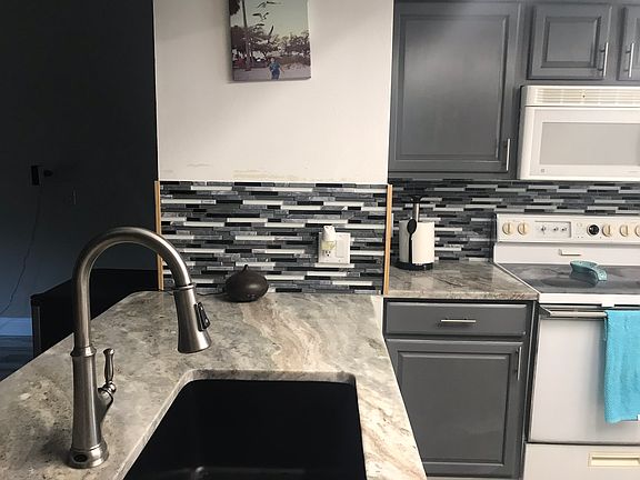 4th image of 3732 Parkway Blvd