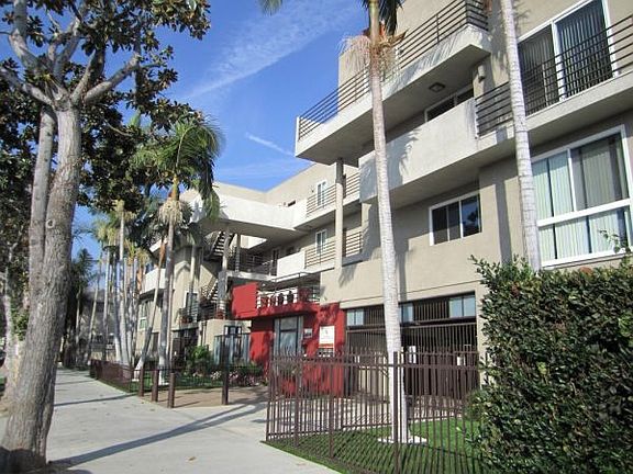2nd image of 920 Wilcox Ave Unit 213