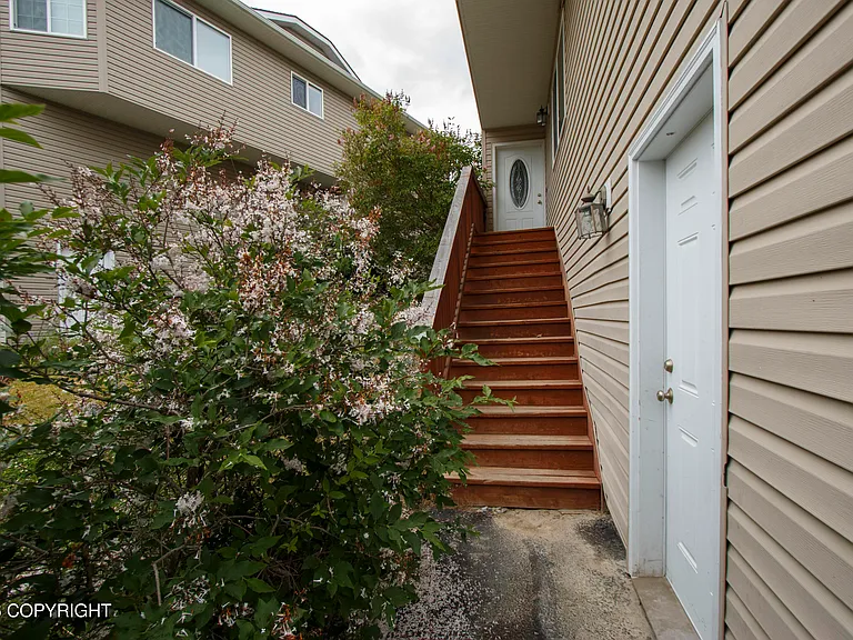20757 Mountain Vista Dr — Photo 2
