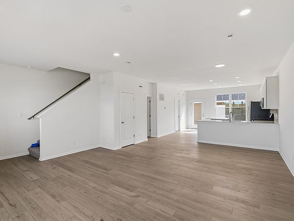 4th image of 1603 Parkside Ln #F