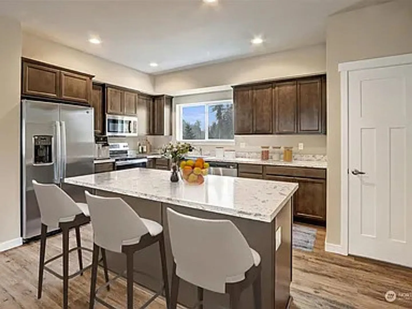 Beautiful 3 Bedroom 3.5 bathroom townhome available NOW! — Photo 3