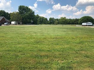 711 W 10th St, Grandview, IN 47615