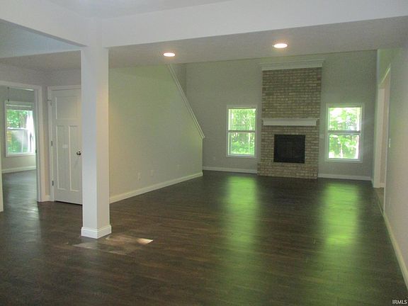 5th image of 303 Vine School Dr