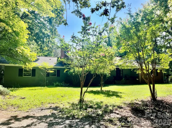 521 Courtney Ln, Matthews, NC 28105