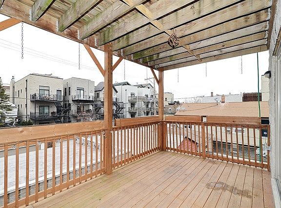 2nd image of 854 N Marshfield Ave APT 2N