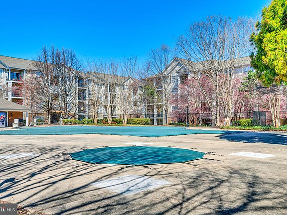 3rd image of 19617 Galway Bay Cir APT 304